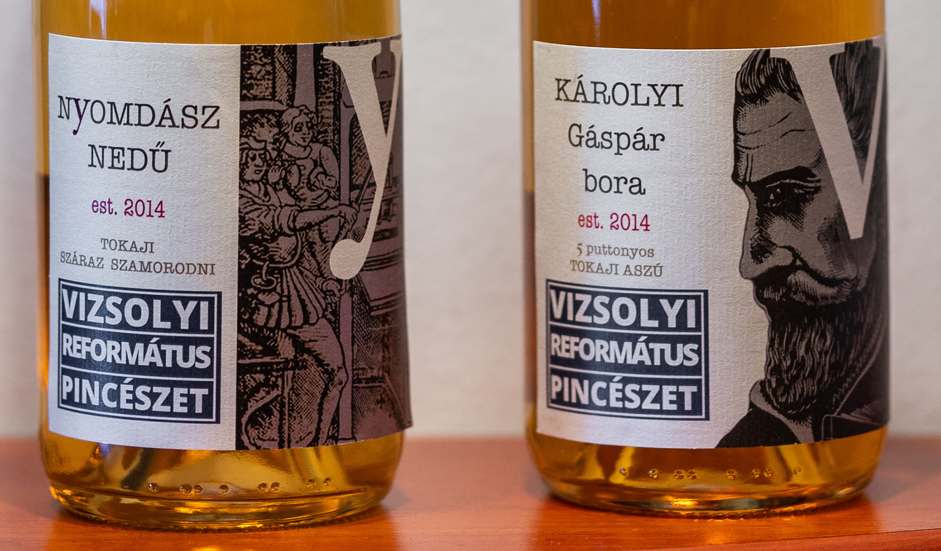 Szerzők