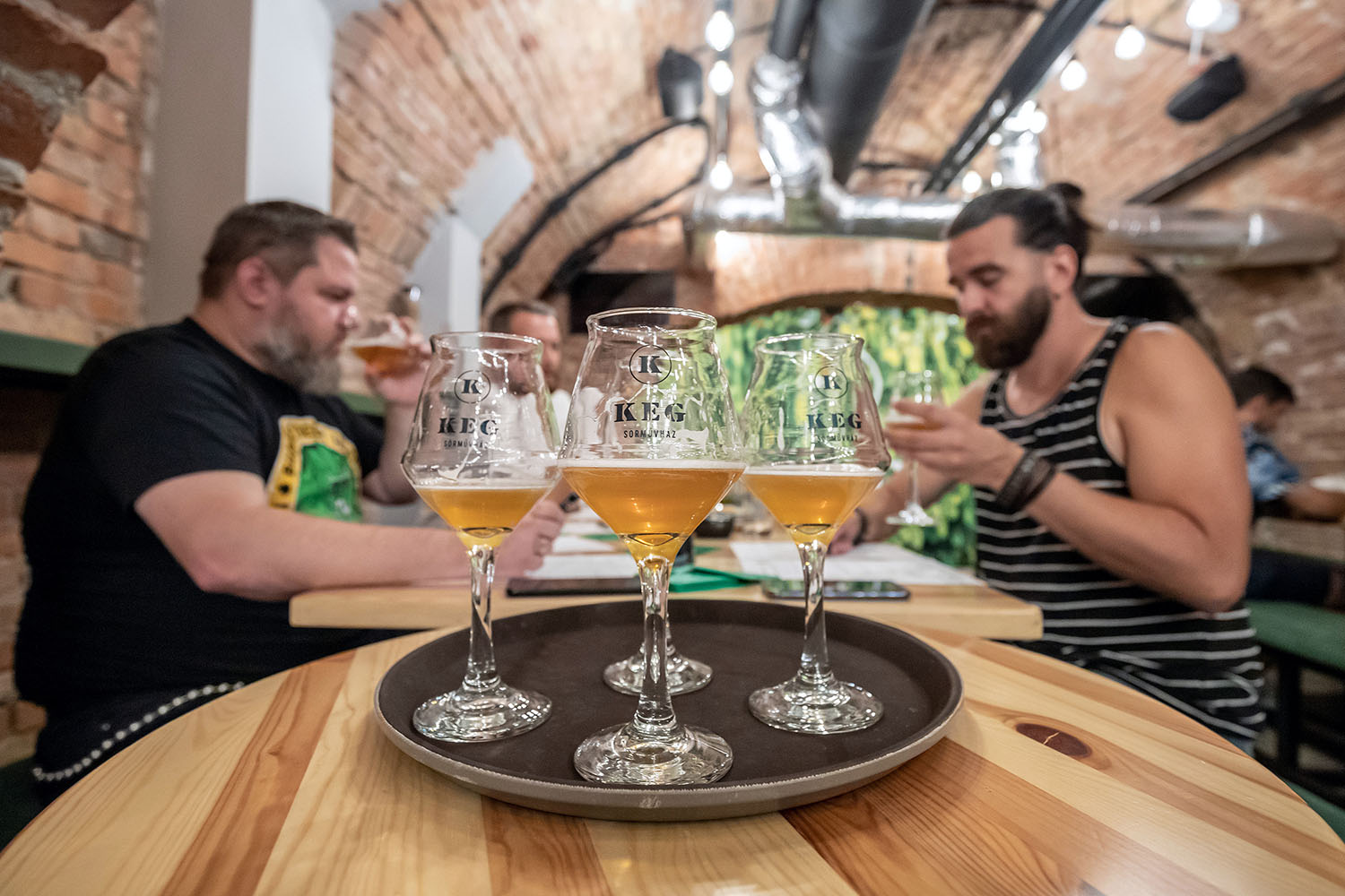 A Vince s&ouml;rteszt v&eacute;geredm&eacute;nye: a 10 legjobb kis&uuml;zemi magyar lager s&ouml;r list&aacute;ja